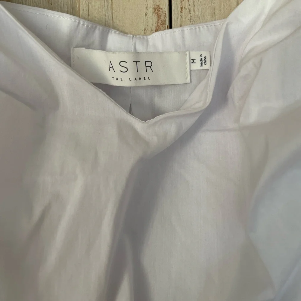 ASTR The Label Sweetheart Neckline Blouse